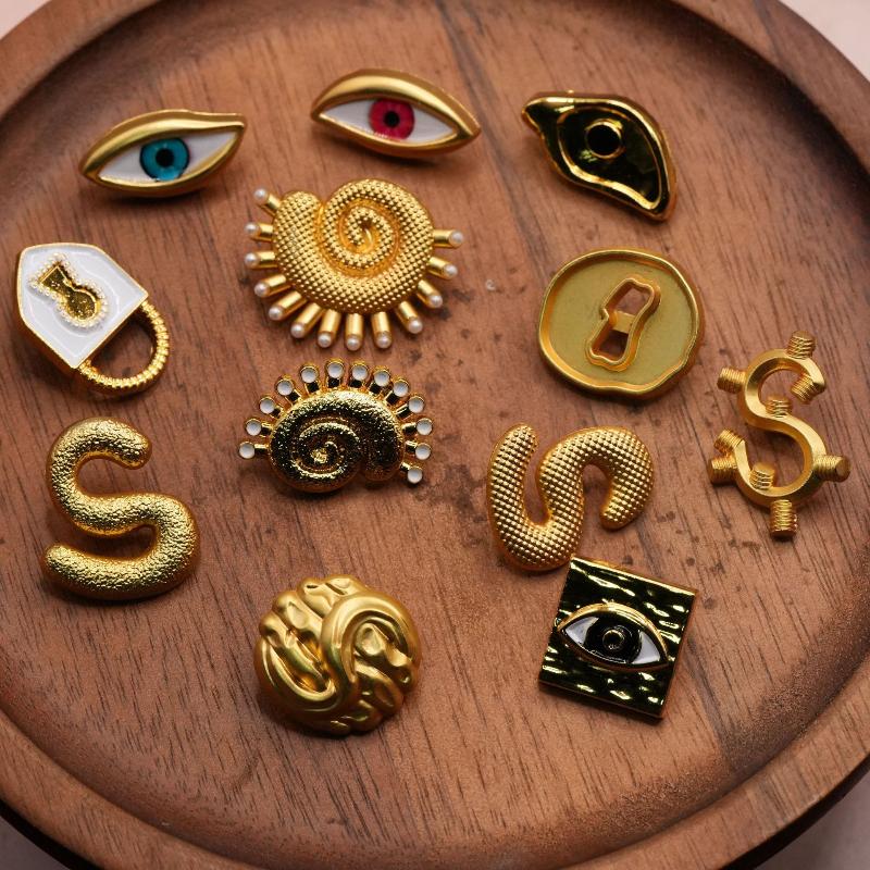 Vintage metalen knoop in hartv - Craft Embellishments recensie en prijs